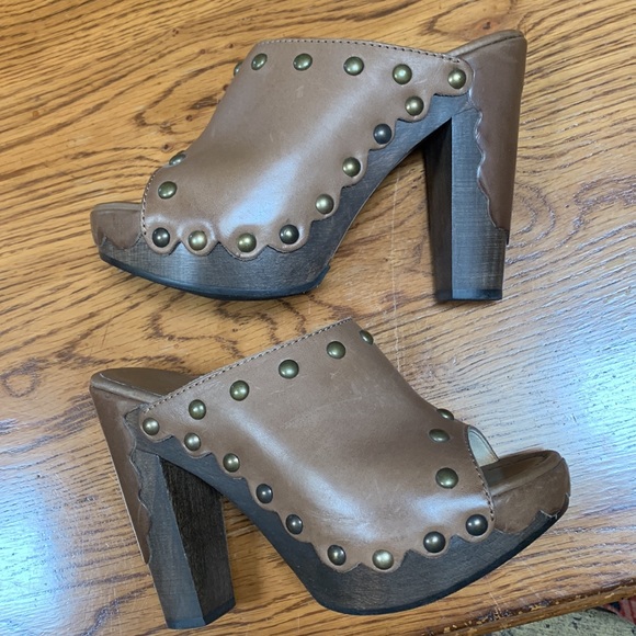 Stuart Weitzman Sequoia Studded Clog in Mousse Buff Calf size 8 made in Spain - Picture 3 of 8